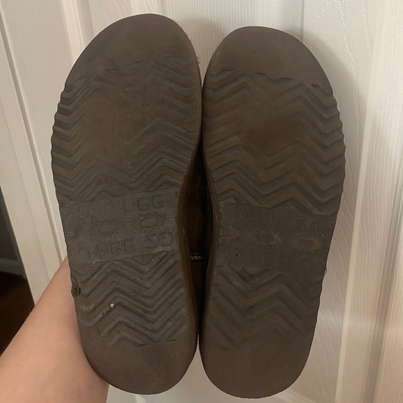 Classic chocolate brown Ugg. Worn maybe a couple times. Size 9 womens. - Picture 5 of 5